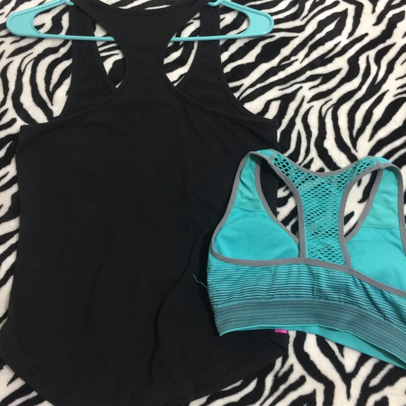 Workout set: Tank top and sports bra - Picture 6 of 7